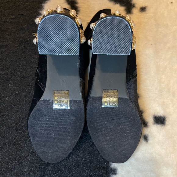 Pearl detail velvet ankle boot - Picture 2 of 6